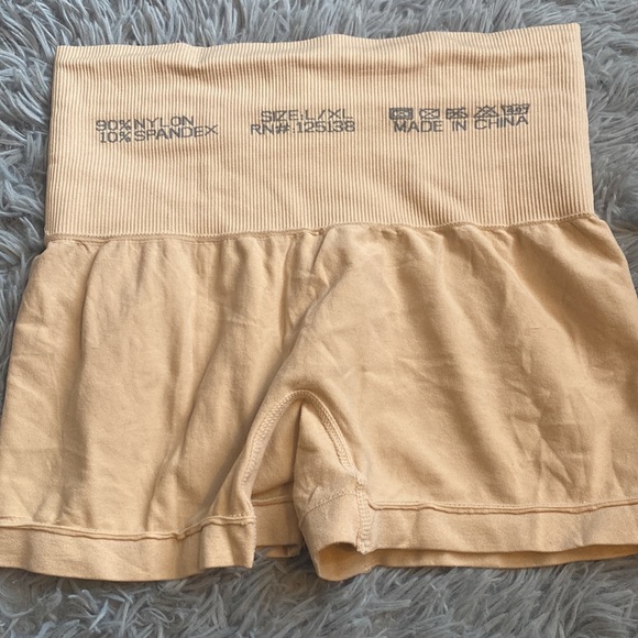 Shapewear shorts - Picture 2 of 2